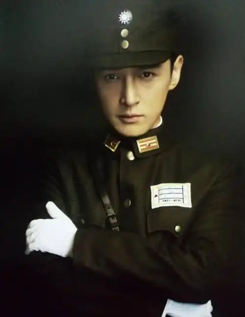 娱乐圈男星军装照盘点谁才是你心中真正的兵哥哥