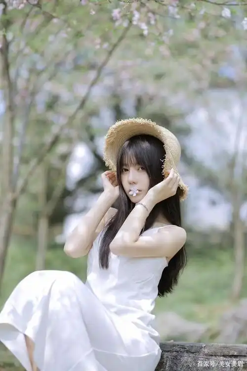 素颜女神身处桃林中气质清新脱俗唯美艺术写真摄影