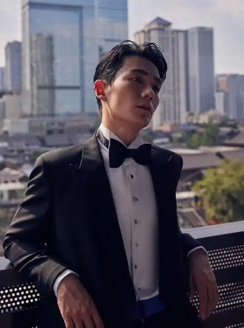 欣赏一些绝美下颌线7815#朱一龙