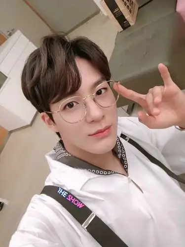 求男爱豆戴眼镜照片