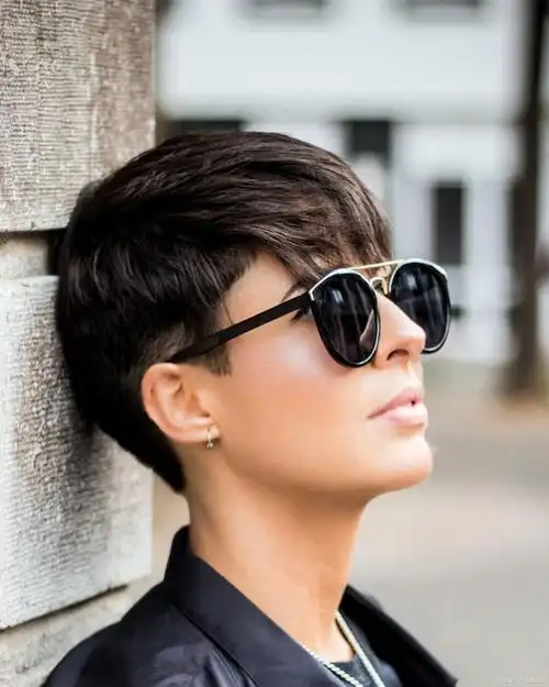 戴墨镜的男人真帅,选择什么牌子好呢