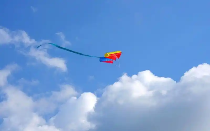 唯美蓝色天空风景图片桌面壁纸