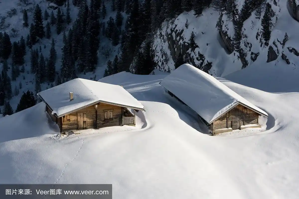雪中的木屋.