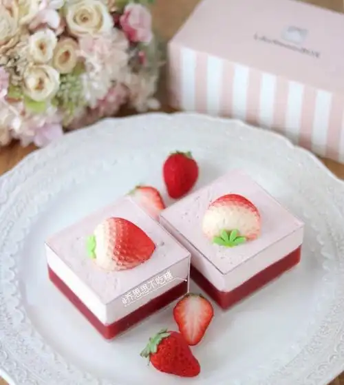 高颜值甜品  #高颜值网红甜点  #慕斯蛋糕  #草莓蛋糕  #私房烘培