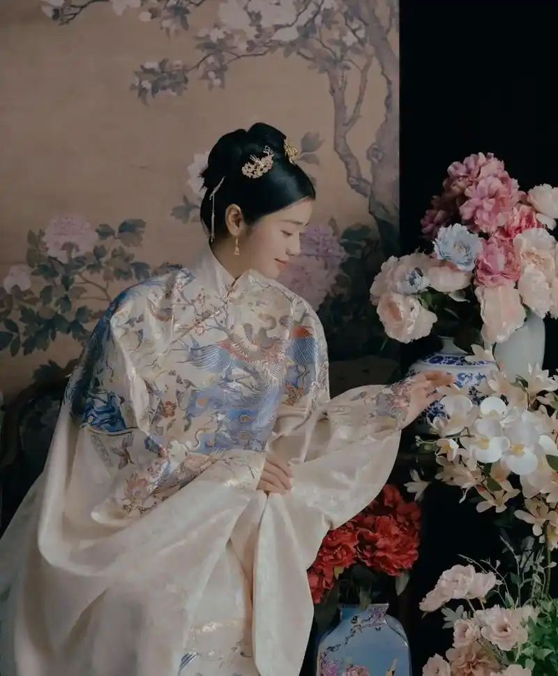 明制汉服婚纱照.#古风 #汉服 #赤峰婚纱照 #婚纱照风格  - 抖音