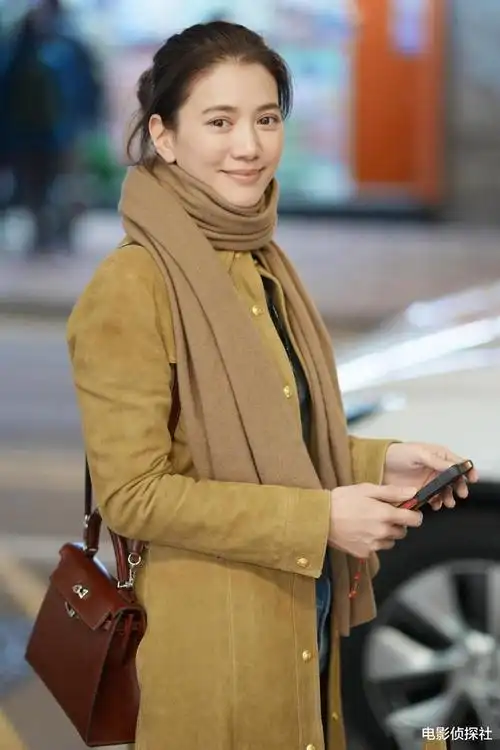 52岁袁咏仪近照曝光素颜颜值依旧能打给爆改明星好好上了一课