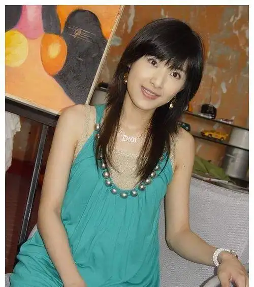 我们不知道到底是不是被劈腿,但是对于苏慧伦这段感情的访谈,苏慧伦的