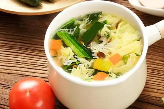 p>菠菜豆腐蛋花汤是一款以猪肝,鸡蛋,冬笋,木耳,菠菜作为主要原材料