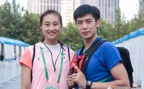 恭喜!撑杆跳女神李玲夺得冠军,丈夫为1米89撑杆跳男神!