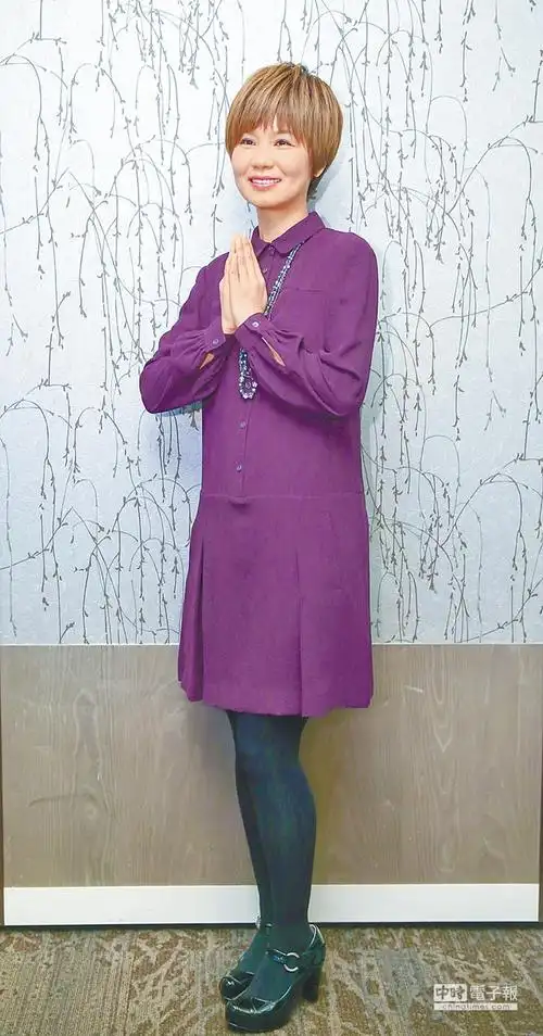 黄乙玲1首佛经录1年多