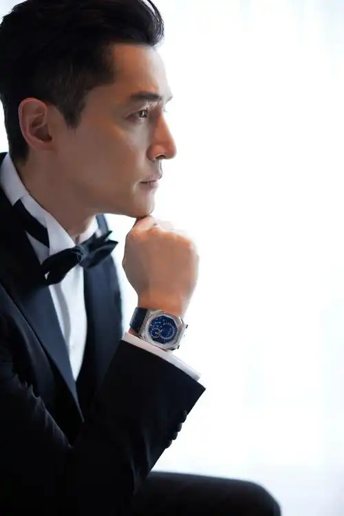 凭借《繁花》二封白玉兰视帝的胡歌佩戴bvlgari octo finissimo万年历