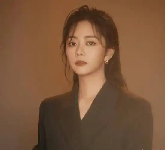 谭松韵接受电视采访,看清"照妖镜"下的状态,不敢相信有30岁_高中生