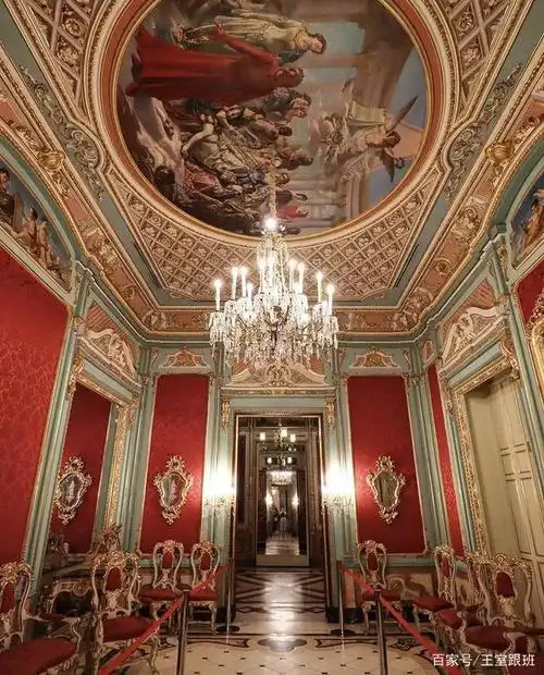 宫殿的装修都代表了各自区域的特色,比如欧洲王室的宫殿都是欧式风格