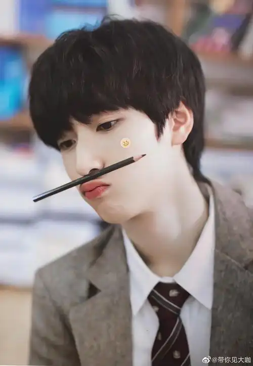 这么可爱的男孩子,你们喜欢吗? @时代少年团-严浩翔