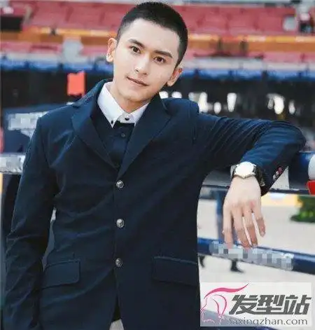 圆寸检验颜值的唯一标准散发阳刚型男帅气范