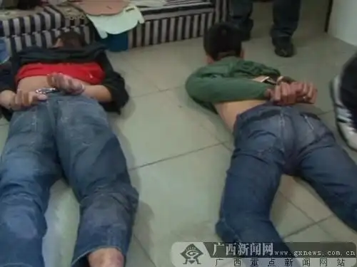 广西新闻网 新闻中心 广西社会·法制 > 正文       警方解救人质现场