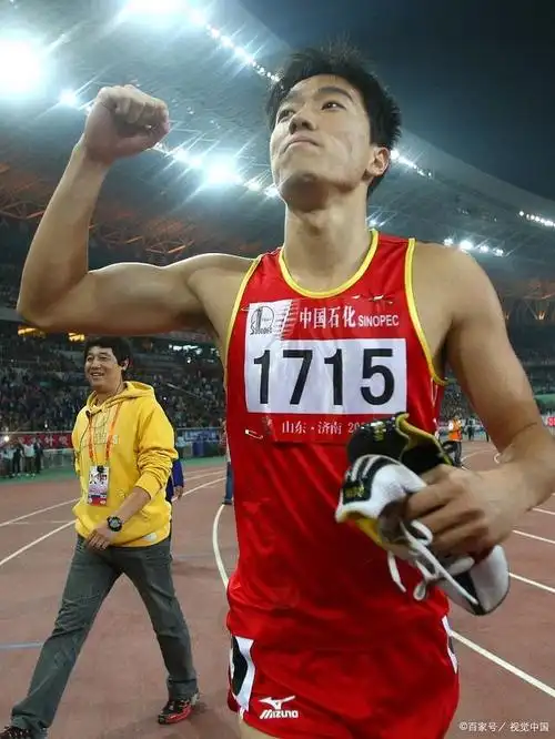 飞跃历史:刘翔的跨栏传奇与退役岁月回顾