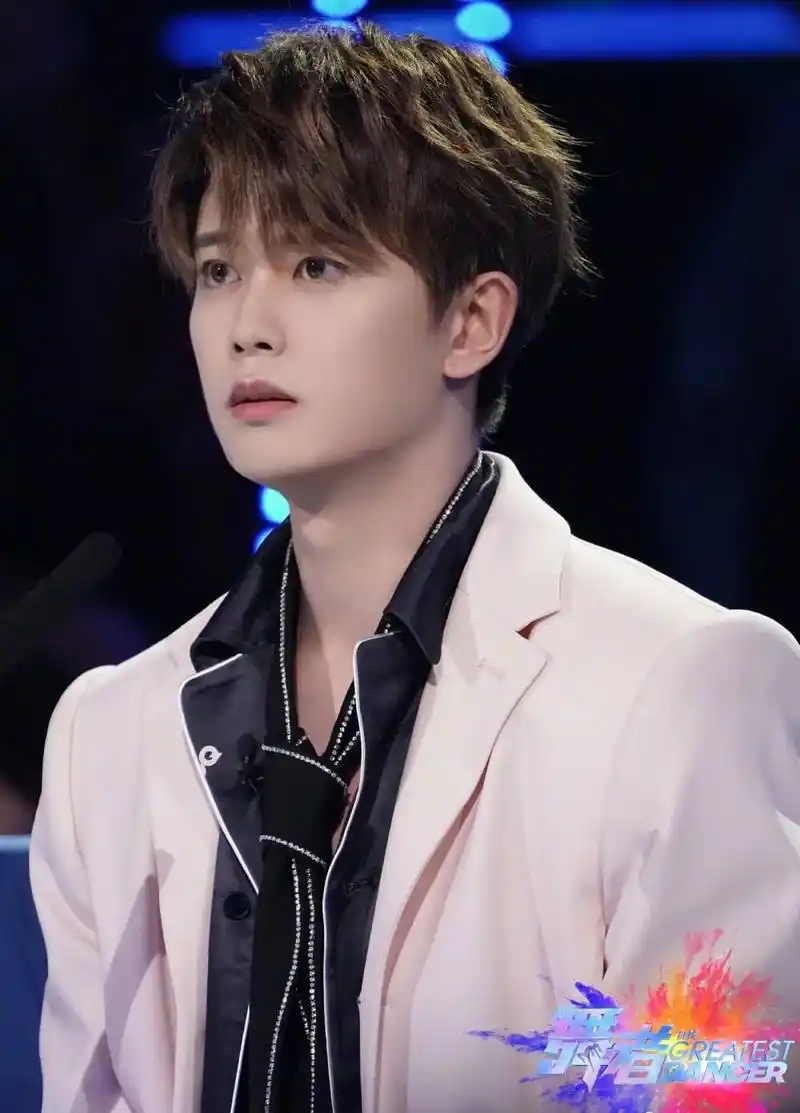 全能艺人任嘉伦"有颜值又实力"一双会说话的眼睛笑,值得追星女 - 抖音