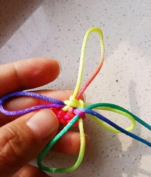 七彩绚丽的彩虹手链,编织简单易学,戴在喜欢人手上,肯定漂亮|手工|打