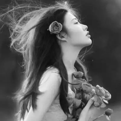 头像治愈系女生森系黑白唯美图片