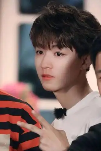 王俊凯的桃花眼帅图合集只看一眼便沉溺