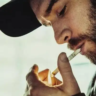 成熟男人抽烟头像,很社会的大叔-欧美头像