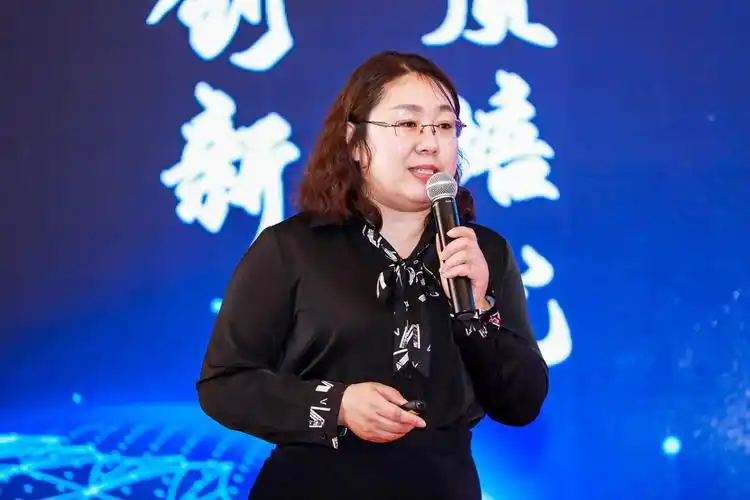 金鑫老师在大会上做主题发言