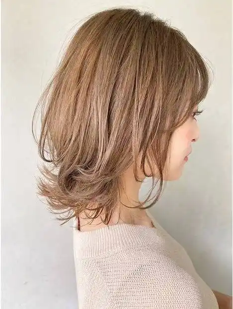 额头窄脸长的女性,烫什么发型比较好?今天为你解答