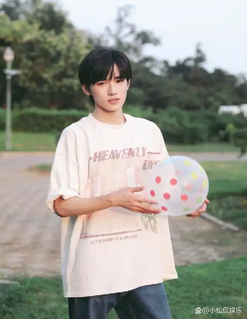 宋亚轩入学中戏,即将开始军训,一声"学长"太有礼貌了