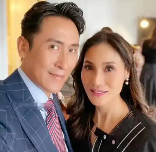 视帝马德钟庆祝与太太结婚28周年,妻子是港大教授,两人12岁相识