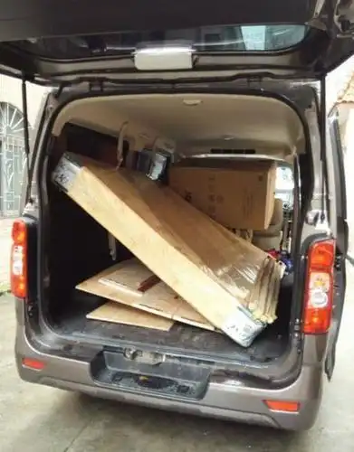 农村大叔开面包车拉货月入过万称后悔没早点做