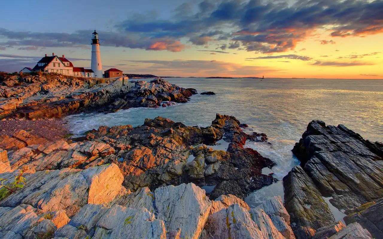 唯美国外风景码头的孤独灯塔桌面壁纸高清