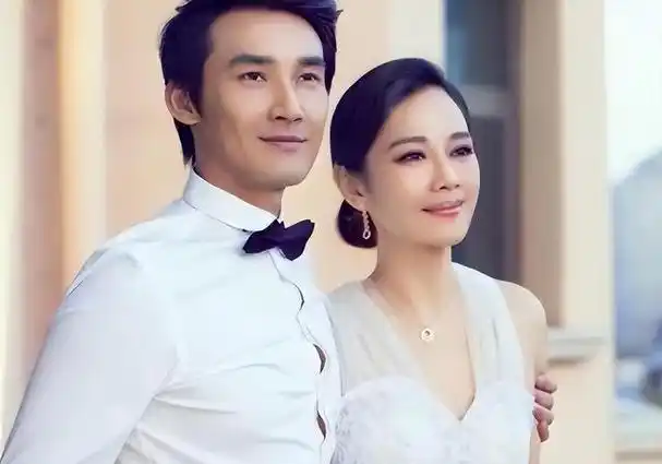 陈松伶张铎合体封面照片,恩爱依偎状态好,"减肥"30斤尽显青春