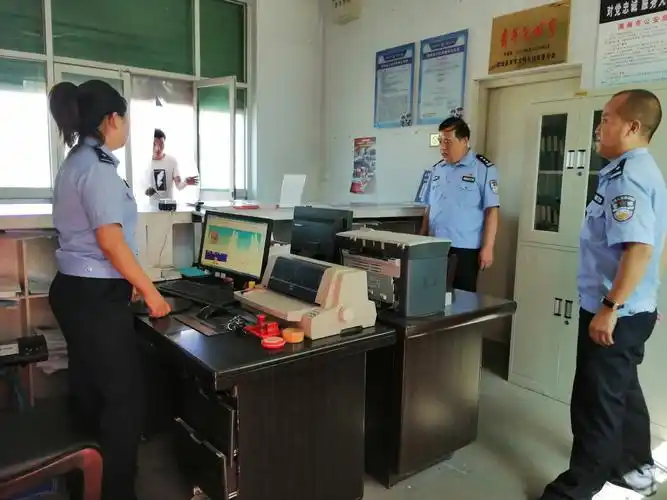 薛局长检查指导安里派出所工作