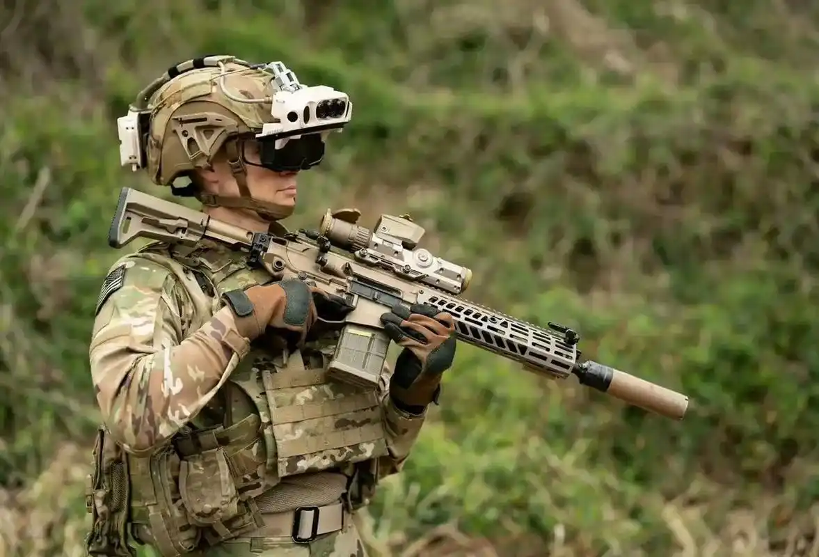 美国陆军最新单兵装备展示,可以看出,信息化程度很高,可以白天黑夜