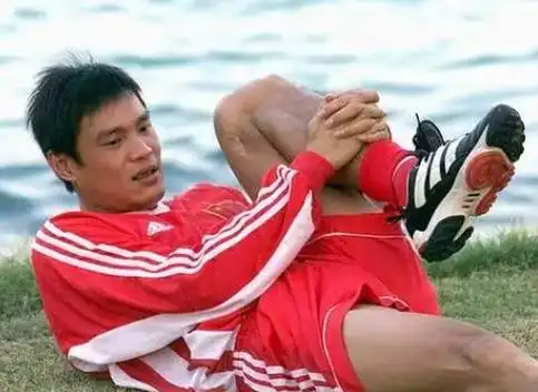 范志毅情场开挂娶3任老婆个个漂亮退役后不忘足球