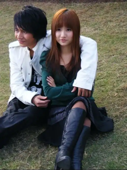 求 原谅我一次 mv中欢子的衣服