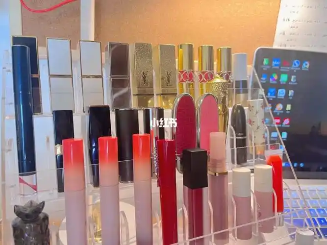 专业化妆师的口红整理收纳