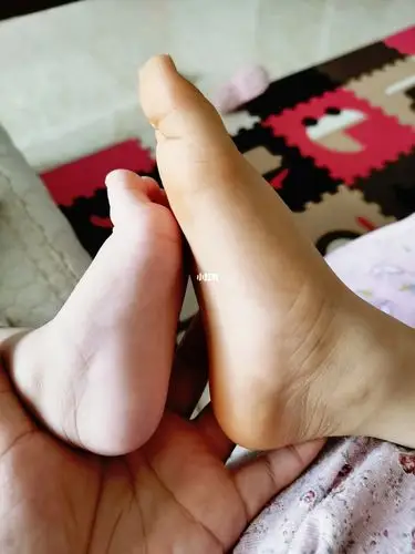 有喜欢自己宝宝脚丫06的宝妈吗