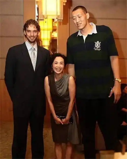 cba第一高度,因病结识小6岁妻子,成功转型,收入可观_姚明_孙明明_身高