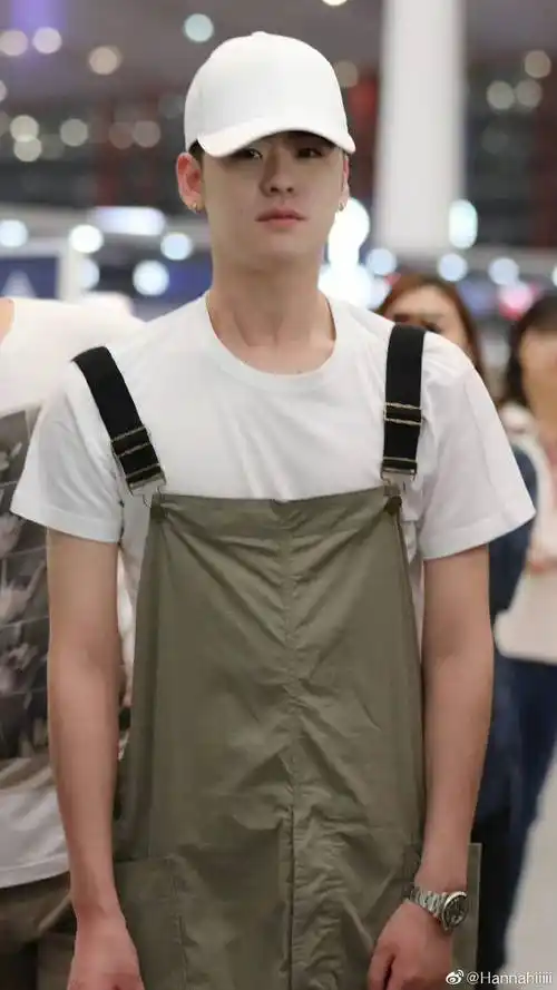 丨迪丽热巴的粉色背带裤太可爱啦妥妥的甜系美少女