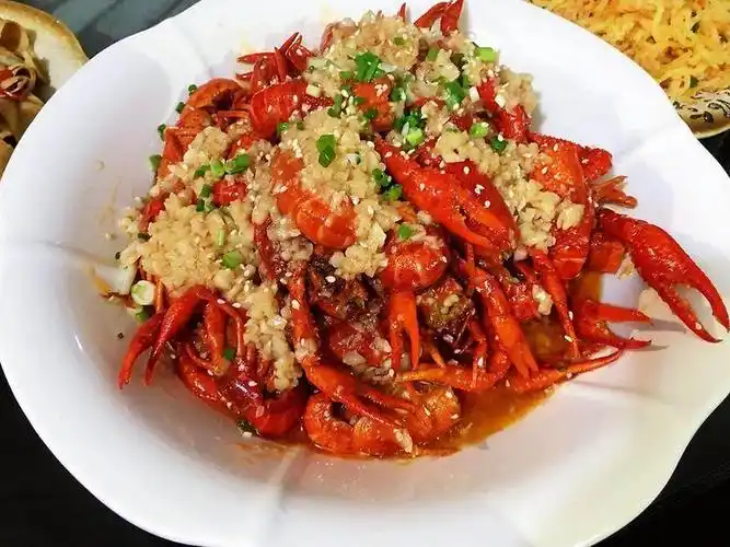 夏季吃龙虾那里去 驻马店市三毛油焖龙虾期待您的光临