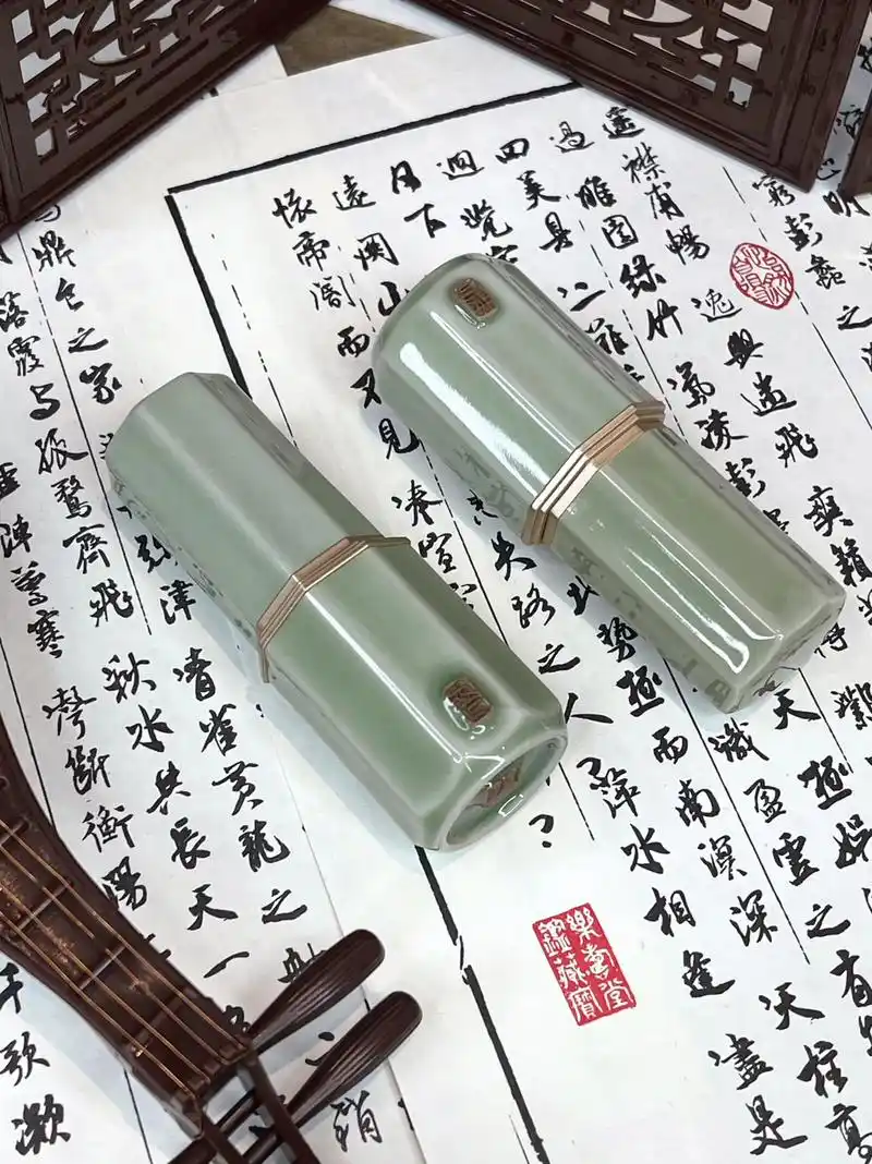 这就是王维诗里的"口红"吧～低调精致的古风青瓷外壳,简直不要 - 抖音