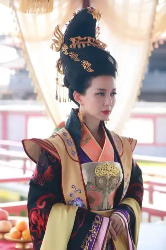 刘敏演绎腹黑霸气皇后化身大boss气场全开