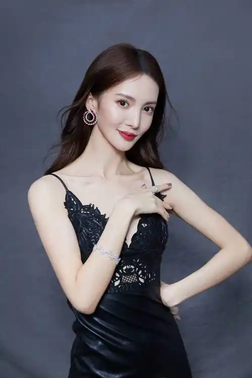 内地演员 【金晨】的经纪人 | 主演 电影《孤注一掷》_表演_观众_剧中