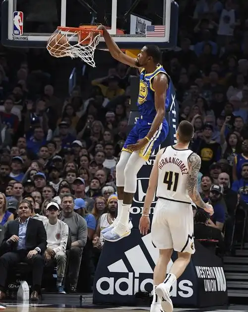 杜兰特随心所欲扣篮