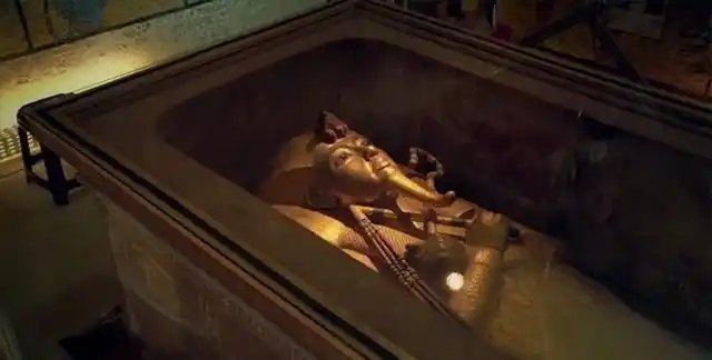 金字塔内部有什么秘密,为什么进去盗墓的人,会"离奇死亡"_网易订阅