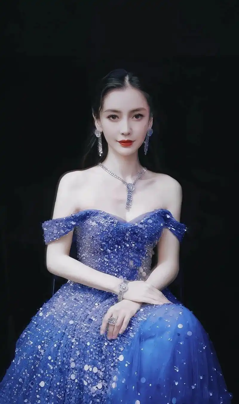angelababy 蓝色仙女裙,优雅又甜美,宛如仙女下凡,美出天际!
