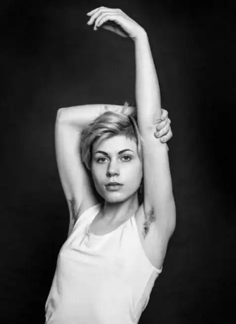 女生腋毛不拔大赛走红网络