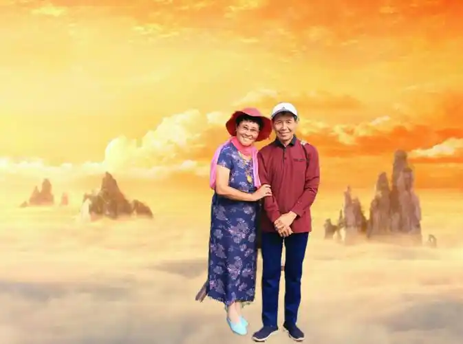 其它 亲密的老伴 写美篇摄影:夕阳余晖 制作:美媛桂香 歌曲:恩爱夫妻